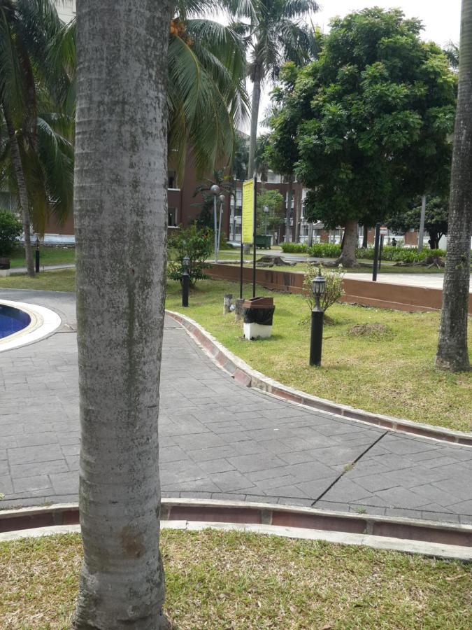My Place Apartment Subang Jaya Luaran gambar